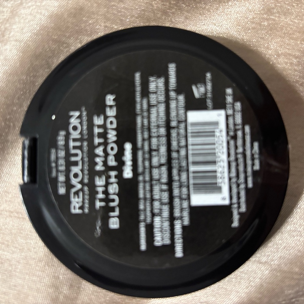 Revolution Make Up Bundle Set - Picture 3 of 8